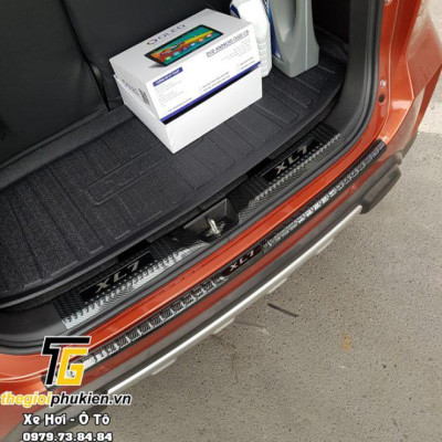 Bộ ốp chống trầy bậc cốp Suzuki XL7 vân Carbon