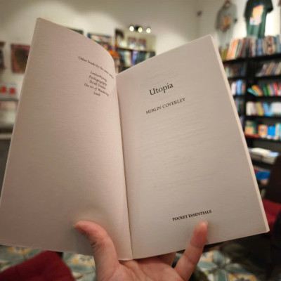 Sách - Utopia by Merlin Coverley - Pocket Essentials - Nonfiction in English