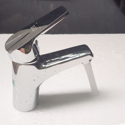 Vòi lavabo nóng lạnh Eurolife EL-3002 (Trắng bạc)