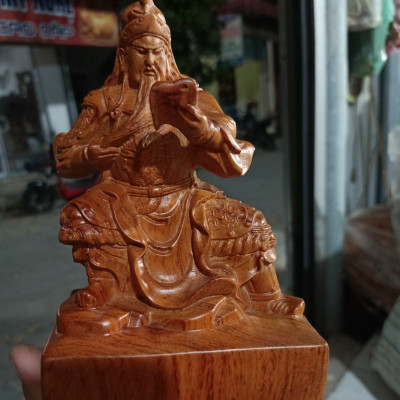 Tượng quan công đọc sách bằng gỗ hương đá kt cao 15×8×10cm