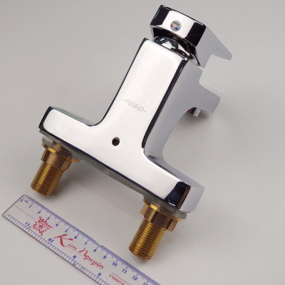 Vòi Lavabo nóng lạnh 2 chân Đồng mạ Chrome Eurolife EL-DAISY 03 (Trắng bạc)