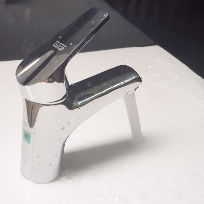 Vòi lavabo nóng lạnh Eurolife EL-3002 (Trắng bạc)