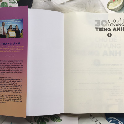 Sách: 30 Chủ Đề Từ Vựng Tiếng Anh - Tập 1 (Trang Anh) - Tặng Kèm Sổ Tay Mini Siêu Dễ Thương