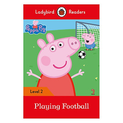 Peppa Pig: Playing Football- Ladybird Readers Level 2 (Paperback)
