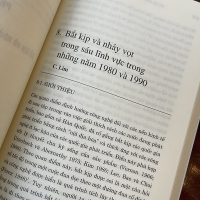 BẮT KỊP KINH TẾ VÀ NHẢY VỌT CÔNG NGHỆ - Con đường phát triển và ổn định kinh tế vĩ mô ở Hà.n Q.u.ốc – Keum Lee – Nguyễn Thị Thu Hường dịch – NXB Chính Trị Quốc Gia Sự Thật (bìa mềm)