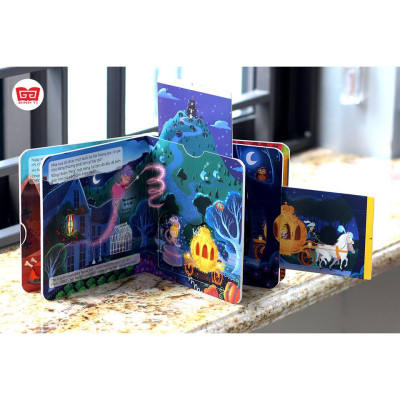 Sách Chuyển Động - First Explorers - Alice In Wonderland - Alice Ở Xứ Sở Diệu Kỳ