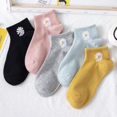 Set  10 đôi tất gấu  , hoa cúc  nữ ,cổ ngắn nhiều màu dễ thương vải cotton đẹp và bền kèm túi dây rút xinh xắn cute cho phái nữ
