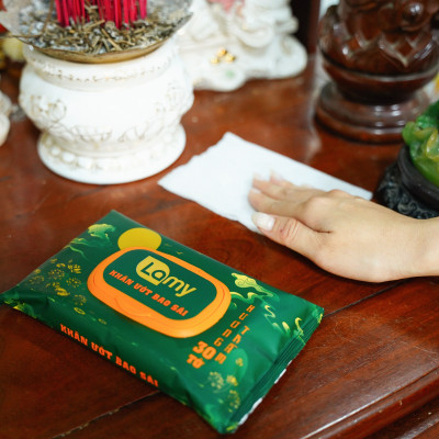 Khăn ướt bao sái lau bàn thờ Lamy 30 khăn/gói Hương Trầm cao cấp