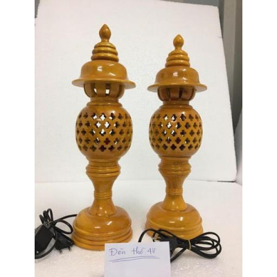 CẶP ĐÈN THỜ GỖ TRÀM BÔNG VÀNG CAO 34 CM MÀU VÀNG