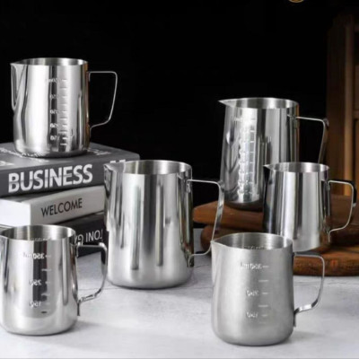 Ca đánh sữa pha chế đồ uống dành cho nhà hàng khách sạn quán bar  - ca inox 304 đánh sữa có quai, chia vạch CNC dõ nét chính sác dành cho cà phê Cappuccino/Latte