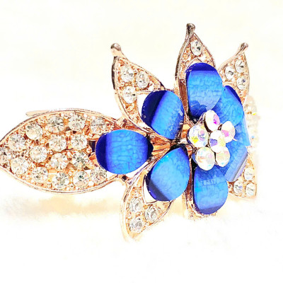 Kẹp Tóc Sườn, Kẹp Tóc Sau Đính Đá Hình Bông Hoa - Món Quà Tuyệt Vời Dành Tặng Mẹ Và Bà Yêu Thương Nhất