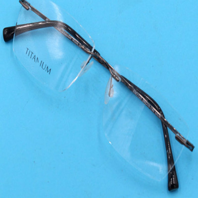 Mắt kính lão ti-tan nâu không viền 868