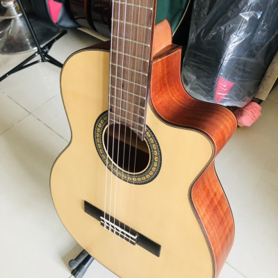 Đàn guitar classic Hồng đào solid DC250J Duy Guitar Store dòng ghitar âm thanh ấm áp cổ điển