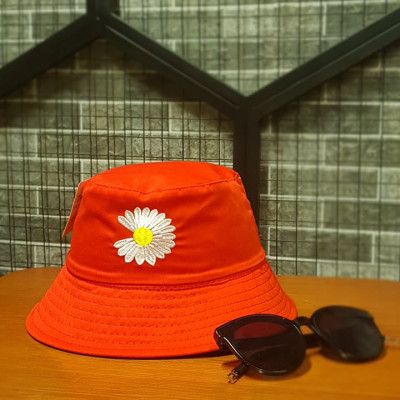 Mũ bụket tai bèo thêu hoa trắng