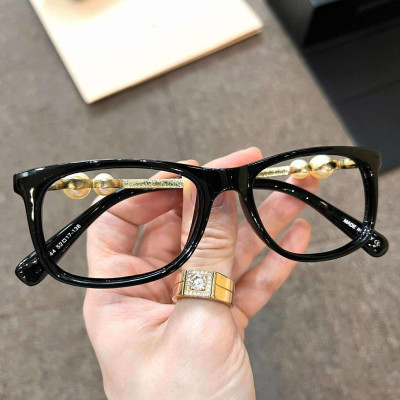 Kính mắt đi đường thời trang dáng nhỏ cho nữ phong cách trẻ trung