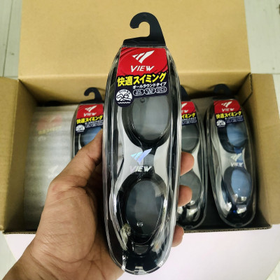 Bộ Kính Bơi VIEW V500S Chống Tia UV Chống Sương Mù Và Nón Bơi In Hoạ Tiết Lá Cờ (Trắng) - Hàng Chính Hãng