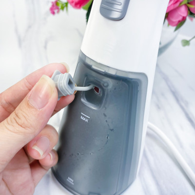 Bàn Ủi Mini Hơi Nước Cầm Tay LocknLock ENI241 (260ml) - ENI148 (120ml) - Hàng Chính Hãng