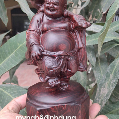 Tượng phật di lặc mini bằng gỗ trắc cao 20x11x8cm