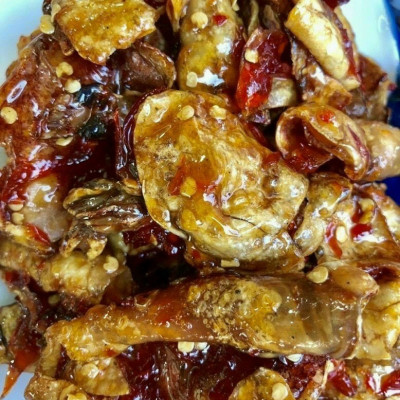 Mực rim sa tế đã chế biến ăn liền hộp 250 gram là món ăn ngon ơi là ngon của shop Đặc Sản Biển Phan Thiết NGỌC DŨNG. Hạn sử dụng 6 tháng kể từ ngày đặt hàng