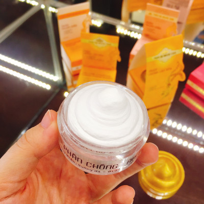 Phấn chống lão hóa màu trắng (dạng nụ) Phấn Nụ Hoàng Cung