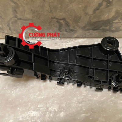 Giá cài cản trước Mitsubishi Xpander 2022-2024 mã 6400L220, 6400L219