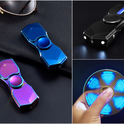 Hột Quẹt Bật Lửa Hồng Ngoại Kiêm Đèn Pin Sạc Điện USB Kiểu Dáng Spinner Tạo 12 Hiệu Ứng Đèn Led - Video Review