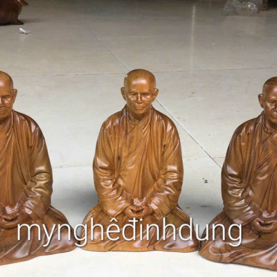 Tượng thiềm sư thích nhất hạnh bằng gỗ bách xanh thơm nức kt cao 15×11×9cm 