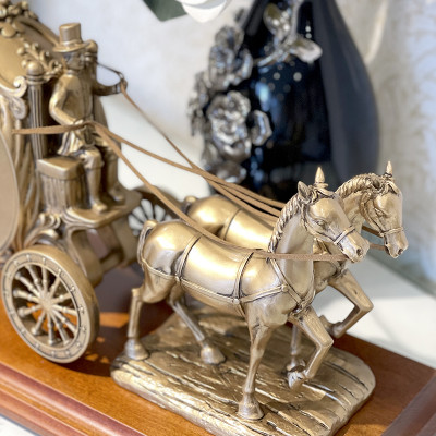 Đồng hồ Để bàn Rhythm CRH229NR18 Kt 48.5 x 24.5 x 18.5cm, 3.6kg. Vỏ polyresin / gỗ. Dùng Pin.