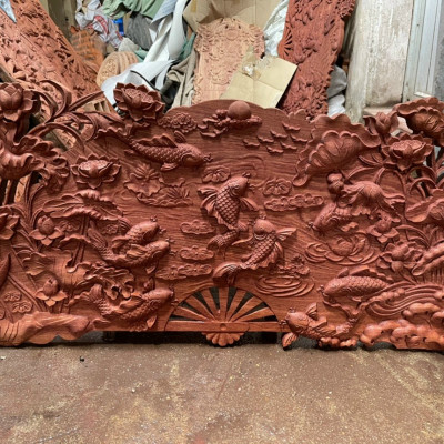 Tranh cánh quạt treo tường trạm khắc tích cửu ngư quần hội bằng gỗ hương đá kt 100×50×4cm