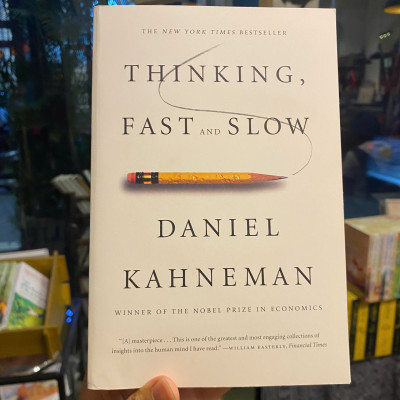 Sách - Thinking, Fast and Slow by Daniel Kahneman | Nonfiction Psychology Self Help in English