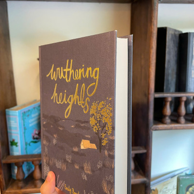 Sách - Wuthering Heights by Emily Brontë - Classics/Fiction/Romance book in English - sách Ngoại Văn