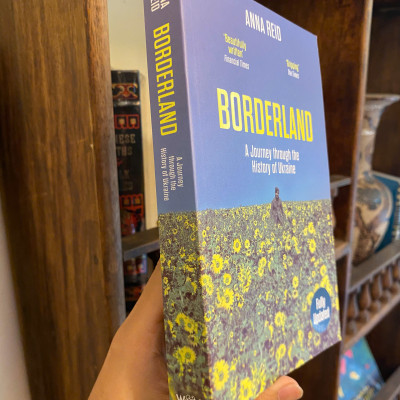 Sách - Borderland: A Journey Through the History of Ukraine by Anna Reid | History Nonfiction