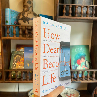 Sách - How Death Becomes Life: Notes from a Transplant Surgeon by Joshua Mezrich