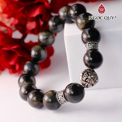 Vòng tay đá mắt hổ xanh đen phối charm bạc hạt 12mm - Ngọc Quý