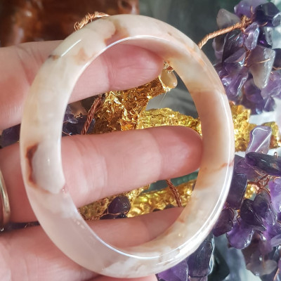 Vòng đeo tay Nữ Bản Hẹ Đá Mã Não Hoa Rau Câu Vòng tay Ni 53mm x Cao 10mm x dầy 7mm bóng đẹp Nữ 50kg - 53kg  đeo xinh màu hoa nhẹ nhàng rất xinh xắn ạ