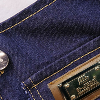 Đầm Yếm Jean Nữ Thêu Logo Cài Nút Dọc Duyên Dáng