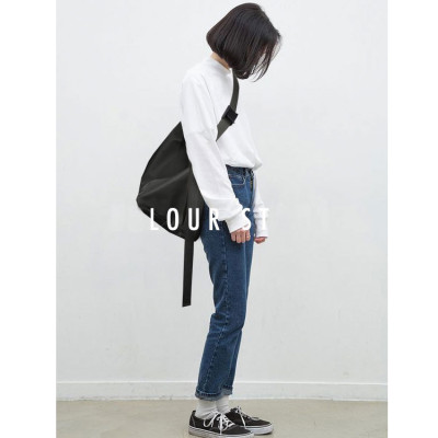 Túi đeo chéo nam - nữ phong cách mới  - BEE GEE DCN9160