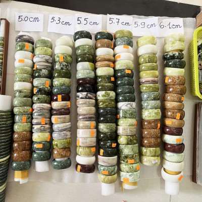 Vòng tay đá thật bản cao vân tím và đa sắc cho mệnh Thổ và Hỏa ( nhiều size)