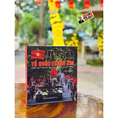 (Sách ảnh song ngữ) A80: TỔ QUỐC TRONG TIM – NXB Thông Tấn