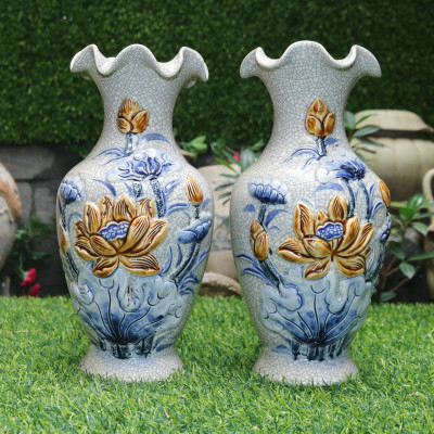 Đôi lọ hoa men rạn đắp nổi sen dáng miệng lượn