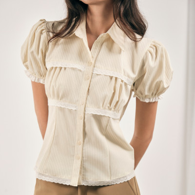 Áo sơ mi nữ tay ngắn trắng sọc nhỏ cổ bẻ dáng ôm nhẹ Kira Miều Est.2013