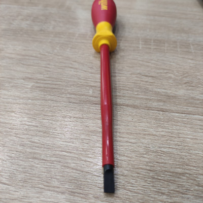 Tua vít cách điện đầu dẹp Wiha 00822 (3.5 x 100 x 204)