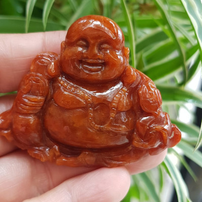 Mặt dây chuyền Nam Phật Di Lặc cười tươi ngồi cầm tiền như ý đá cẩm thạch tự nhiên đỏ huyết đậm sịn đẹp size Ngang 56mm cao 47mm dầy 8mm chuẩn hợp các anh mạng hỏa mạng thổ về bọc vàng lên đeo đẹp sang đỏ may mắn tài lộc cả năm ạ