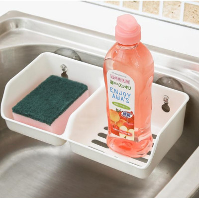 Giá đựng mút rửa chén 2 ngăn Sanada, kèm núm hít được làm bằng Silicon cao cấp có độ mềm dẻo cao nên hít rất chắc chắn - nội địa Nhật Bản 