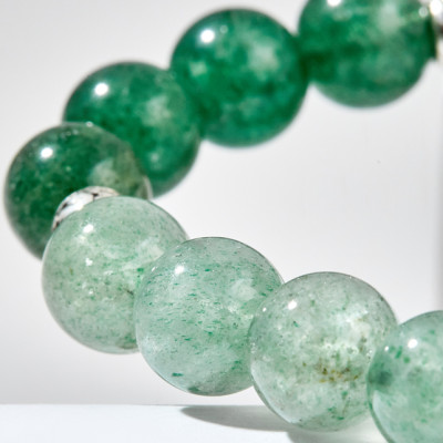 Vòng tay thạch anh rêu xanh charm lồng đèn Ngọc Quý Gemstones