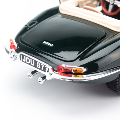 Mô Hình Xe  Jaguar E-Type Cabrio Green 1:18 Bburago - MH-12046