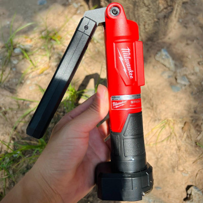 ĐÈN DẠNG QUE MILWAUKEE L4 SL550-301 REDLITHIUM USB CÓ TỪ TÍNH - HÀNG CHÍNH HÃNG