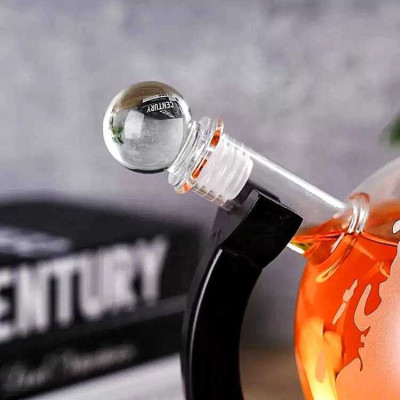 Chai Đựng Rượu Thủy Tinh 1500ML mẫu Globe cao cấp nắp thủy tinh đặc kèm đế gỗ - Vỏ Chai Rượu Đẹp trang trí – Bình Đựng Rượu Thủy Tinh decor (E18)