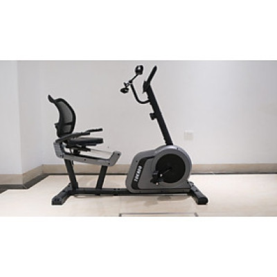 Xe đạp phục hồi chức năng TK8601R điều chỉnh yên linh hoạt, lưng dựa thoáng khí êm ái, tải trọng 120kg chắc chắn, bánh đà 3kg điều chỉnh nặng nhẹ linh hoạt cho người sử dụng.