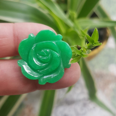 Mặt dây chuyền nữ Bông Hồng Xanh Ngọc to size 25mm x dầy 4mm Chất liệu đá cẩm thạch Xanh ngọc tươi đẹp xinh Nữ mệnh mộc mệnh hoả và mệnh thuỷ Nữ về bọc vàng lên đeo đẹp như công chúa rẻ mà đẹp ạ